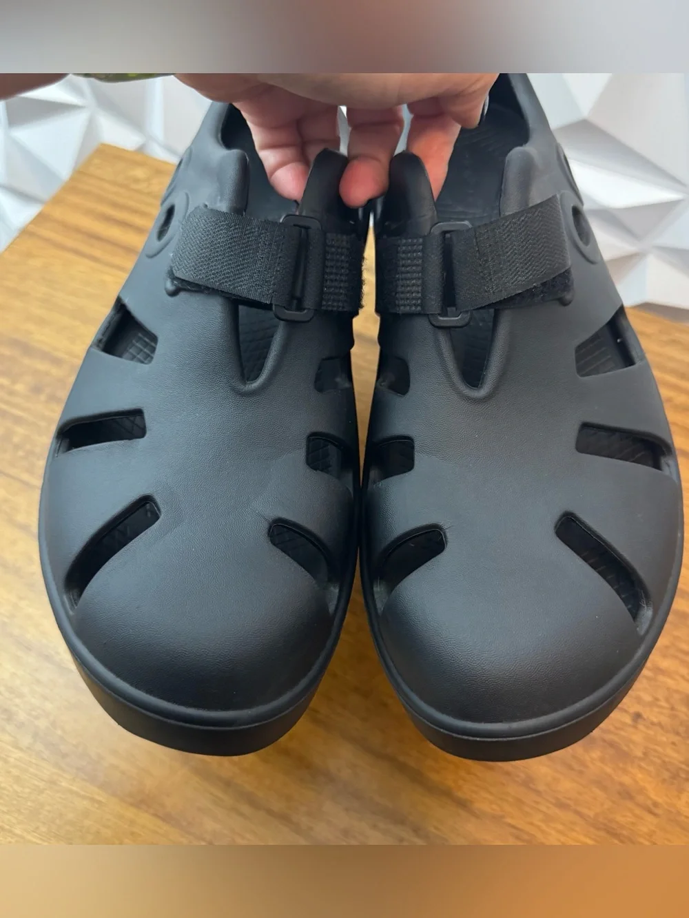 OOFOS OOcandoo Sandals men's size 13